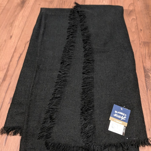 NWT Blanket Scarf - Picture 2 of 6